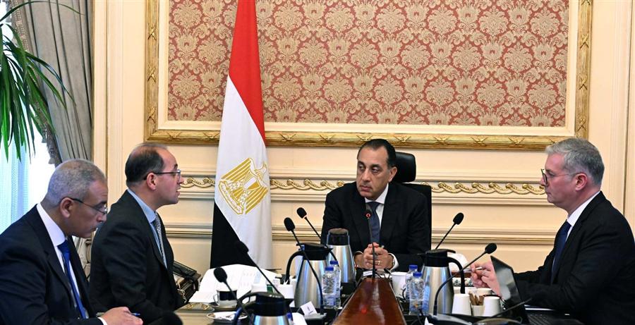 Madbouly reviews fuel supply preparations ahead of Eid holiday, summer peak
